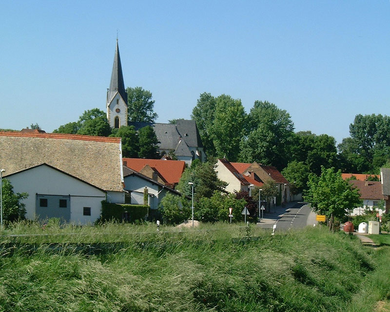 Dorfeinfahrt von Bechtolsheim her