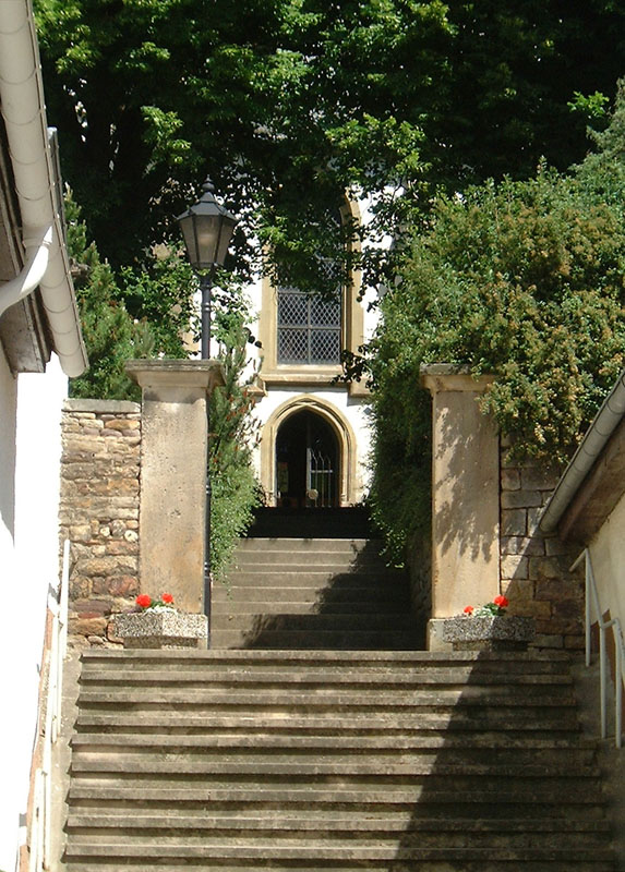 Treppenaufgang zur Kirche